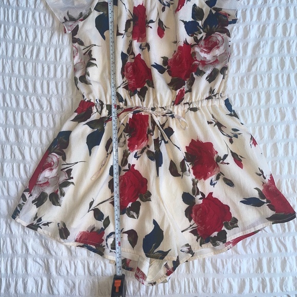 🌟 L’Atiste Romper | Size L| Chic & Flattering 💃 Perfect for day to night look - Picture 2 of 9